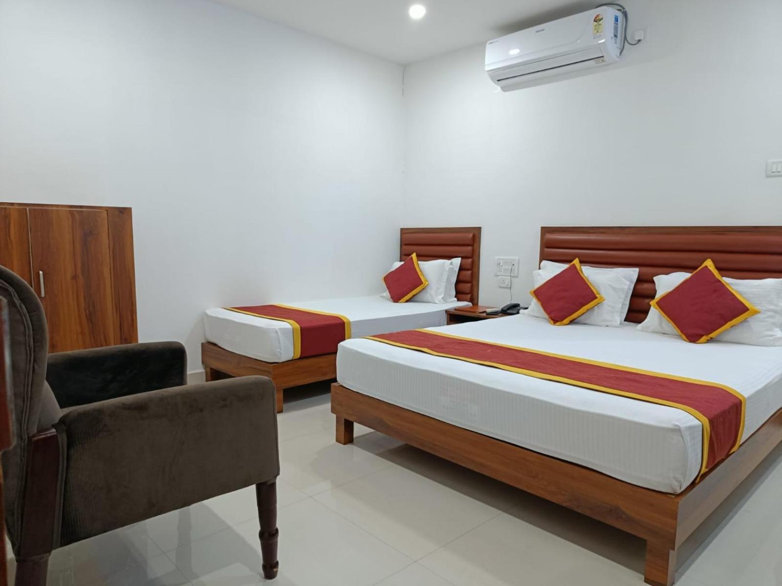 Hotel Executive Inn Hailakandi Exterior foto
