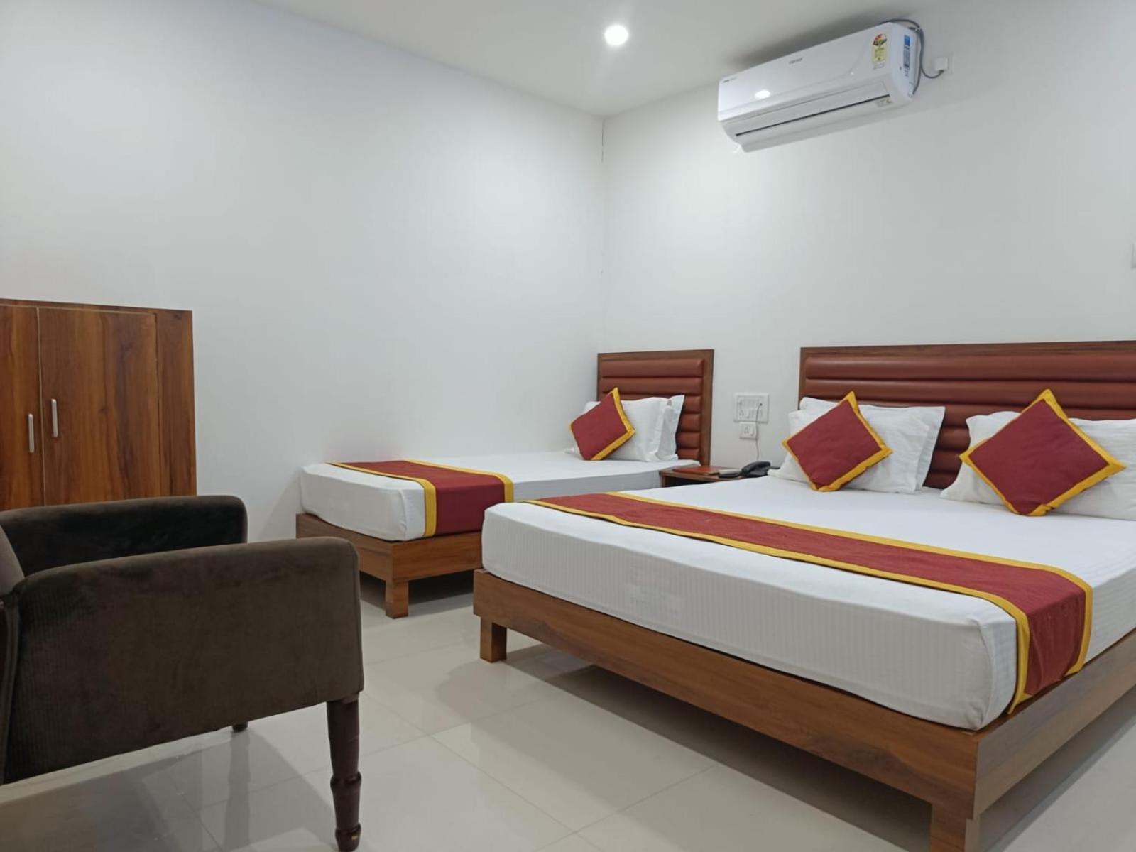Hotel Executive Inn Hailakandi Exterior foto