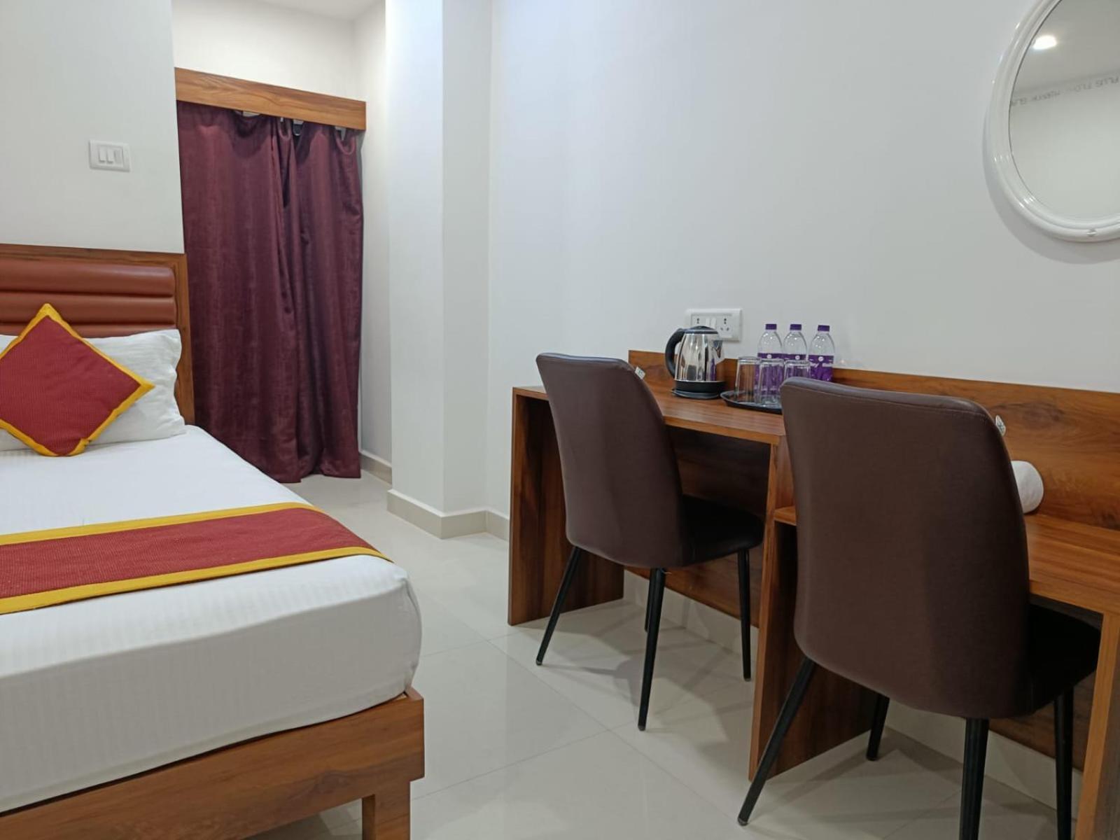 Hotel Executive Inn Hailakandi Exterior foto