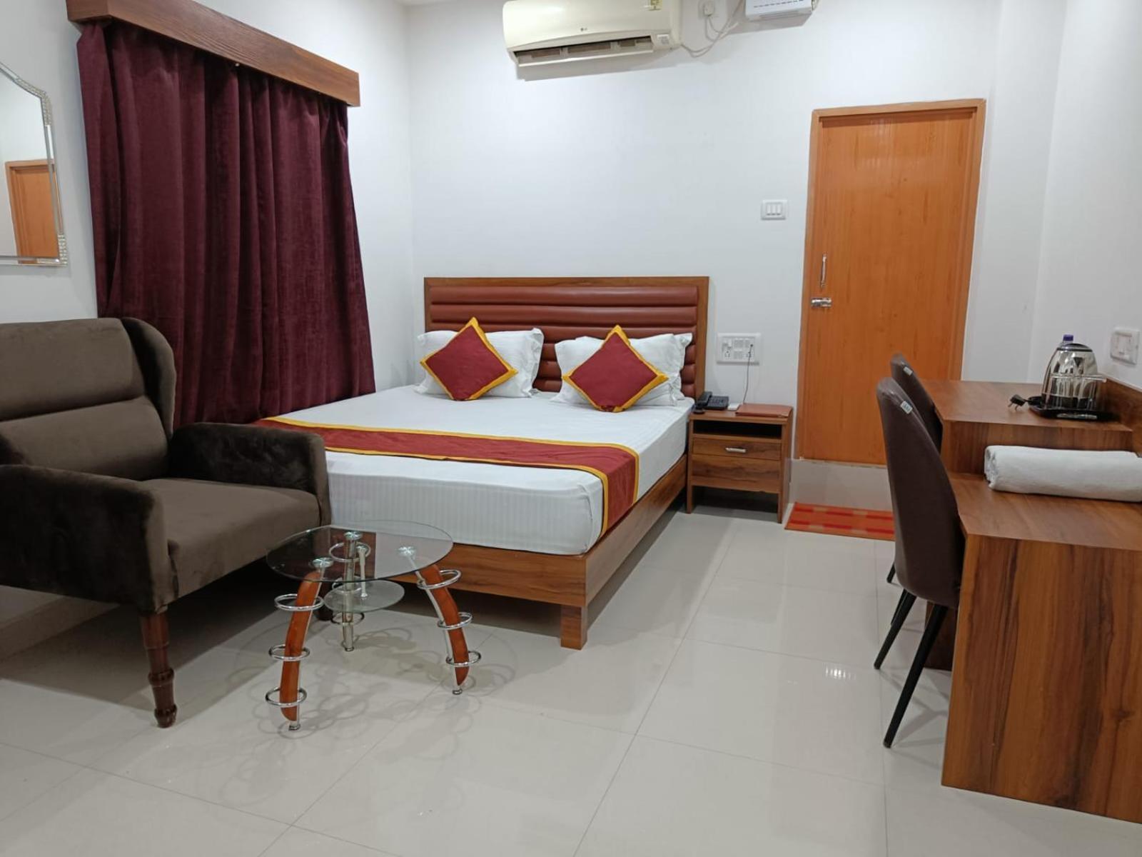 Hotel Executive Inn Hailakandi Exterior foto