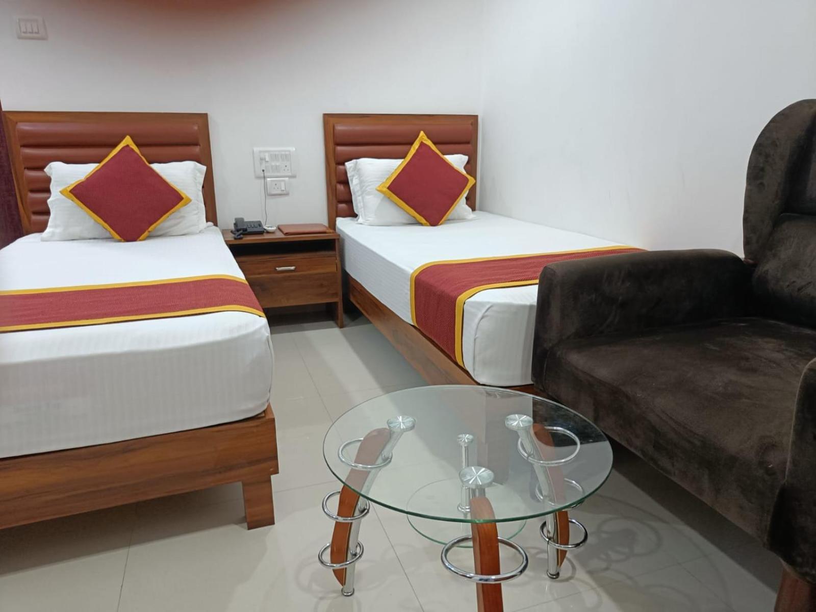 Hotel Executive Inn Hailakandi Exterior foto