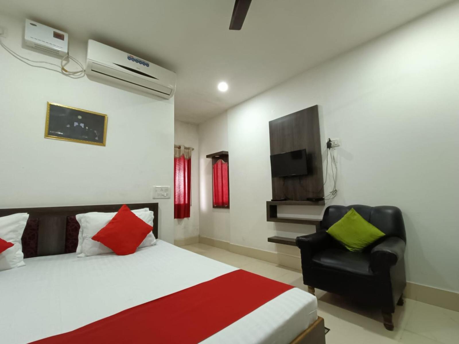 Hotel Executive Inn Hailakandi Exterior foto